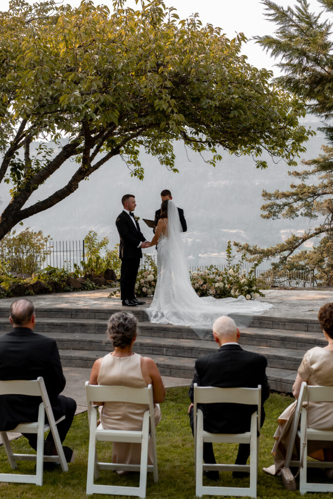 wedding ceremony at columbia gorge hotel