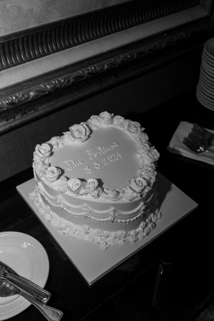 wedding cake at the columbia gorge hotel