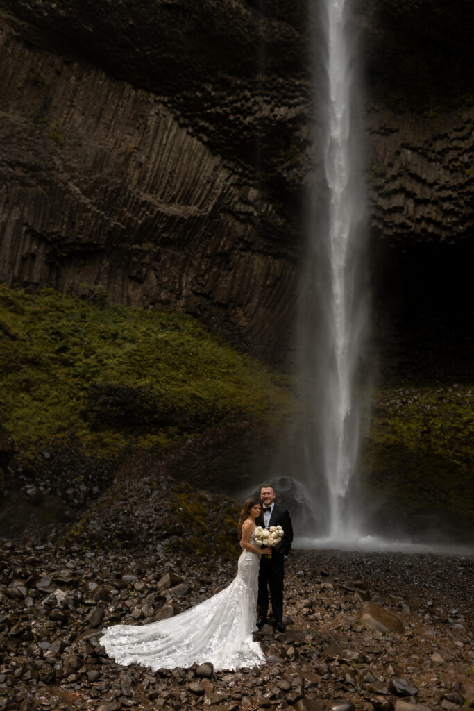 oregon waterfall wedding photos of bride and groom