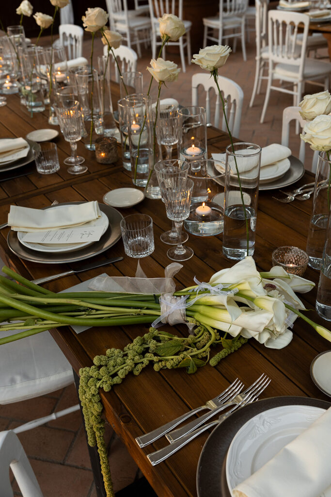 bouquet on the wedding dining table detail